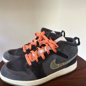 Nike Kids' Black and Orange Sneakers